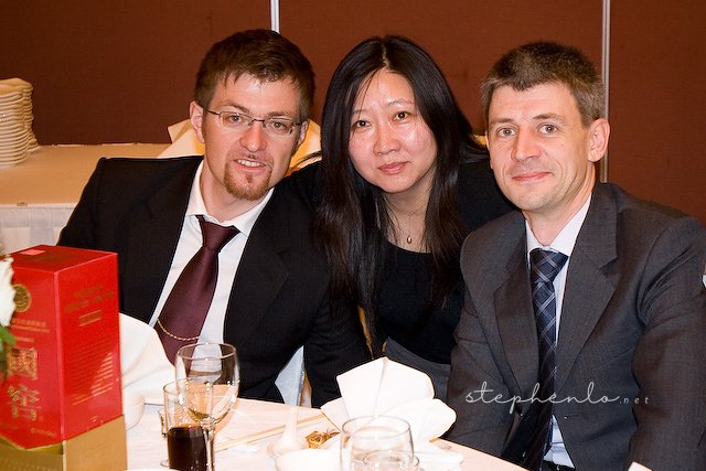 Xi Yue sandwiched by Norwegians