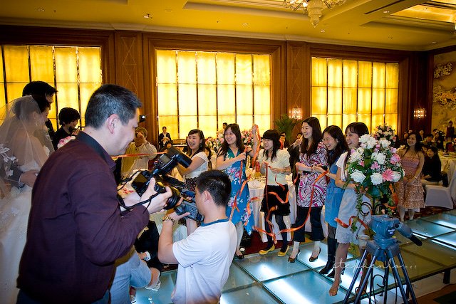 "Tossing" of the bouquet